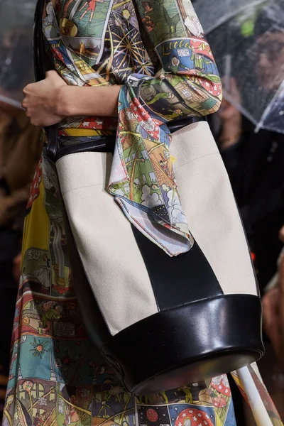 Look 147
